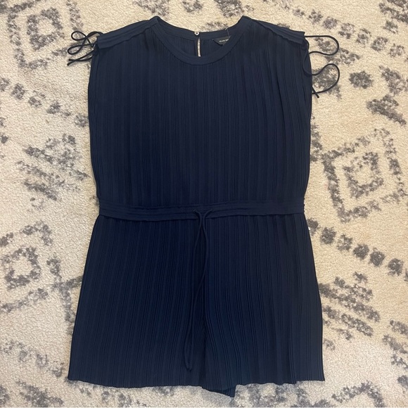 CLUB Monaco Navy Viga Pleated Tie-Shoulder Romper size 4 - Picture 5 of 13
